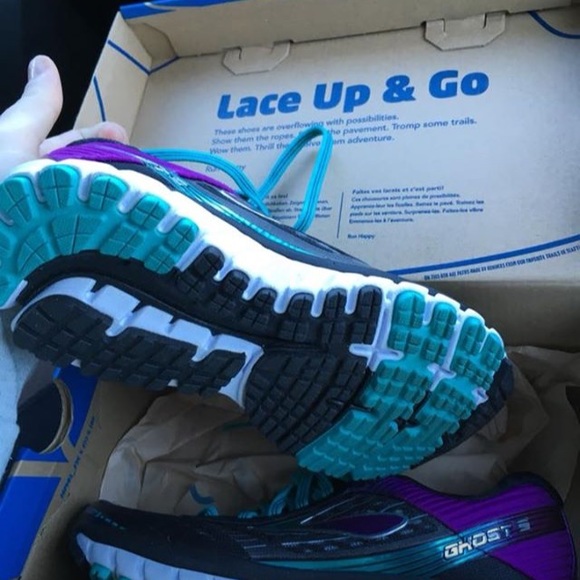 Women’s Brook’s Ghost 9 size 5 - Picture 2 of 5